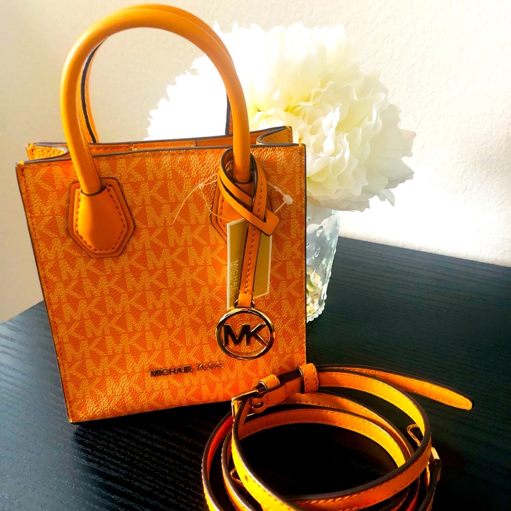Michael Kors Suri Vanilla Sm Bucket Crossbody Bag